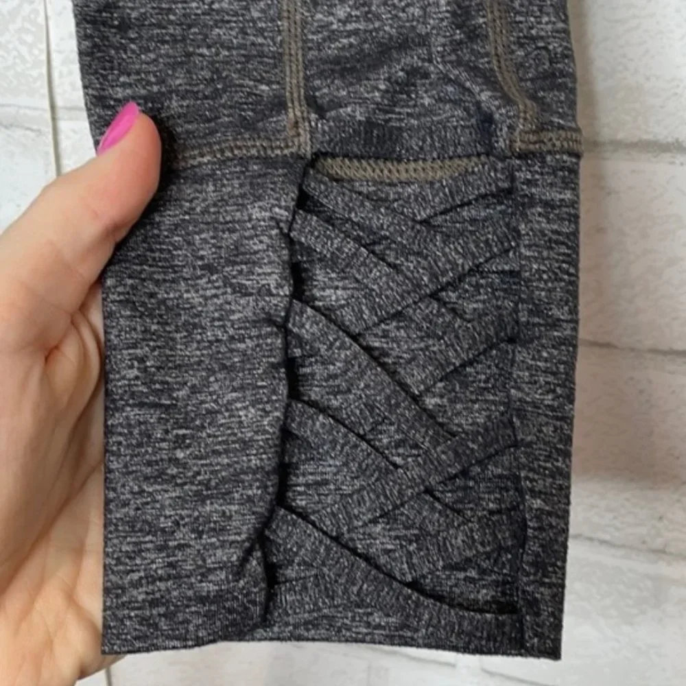 Athleta Criss Cross Heathered Grey Capri Legging - Picture 5 of 12